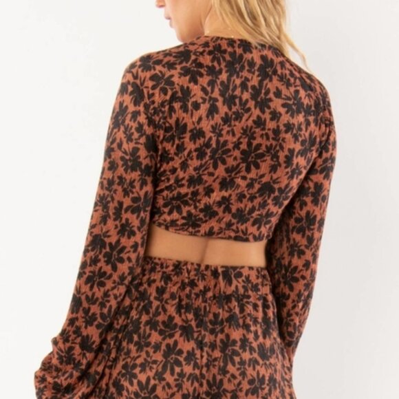 AMUSE SOCIETY | Women's Sienna Tied to You Floral Long Sleeved Tie Up Blouse - Picture 2 of 8